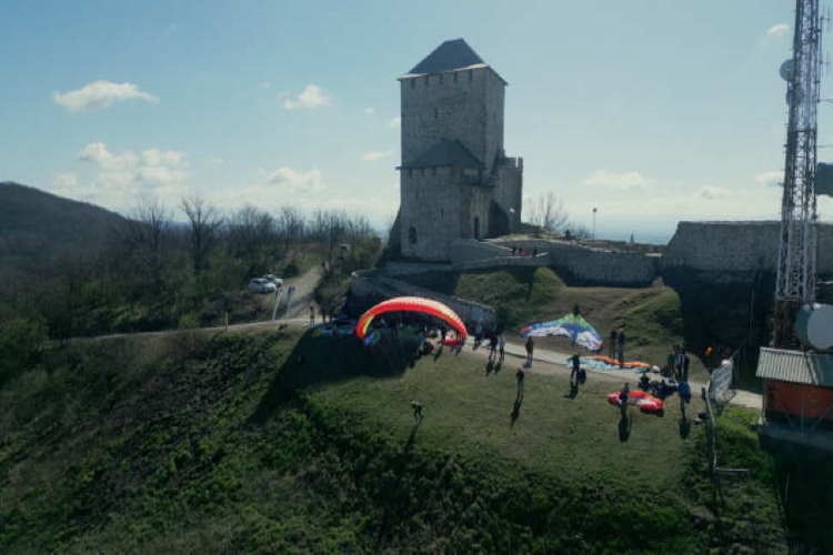 U VRŠCU ODRŽANO PRVO KOLO LIGE SRBIJE U PARAGLAJDINGU U DISCIPLINI PRECIZNO SLETANJE