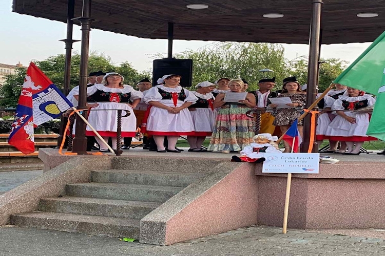 MESEC ČEŠKE KULTURE-FOLKLORNI NASTUP GRUPE IZ ČEŠKE REPUBLIKE, U SRCU GRADA VRŠCA